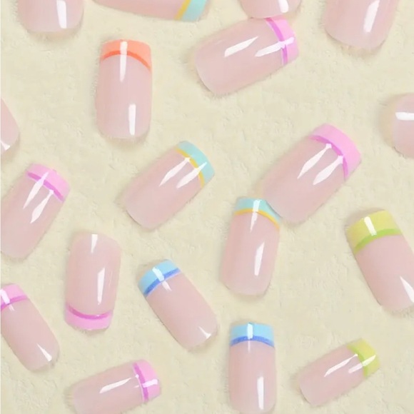 Short Square Multicolored Press On Nail Kit - Picture 2 of 3